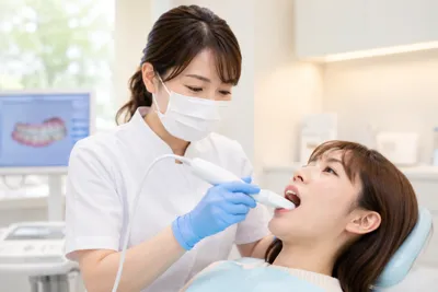 口内スキャンで歯並びのデータを取得しているシーン